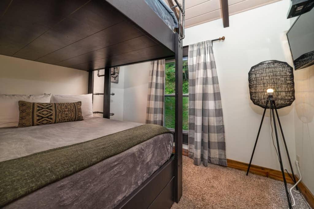 Вилла A Smoky Mountains Retreat - Chalet De Montagne Гатлинбург Экстерьер фото